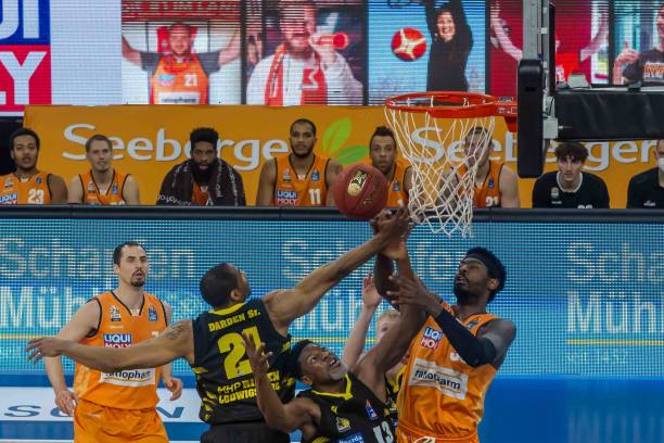 但与队友在 但与队友在