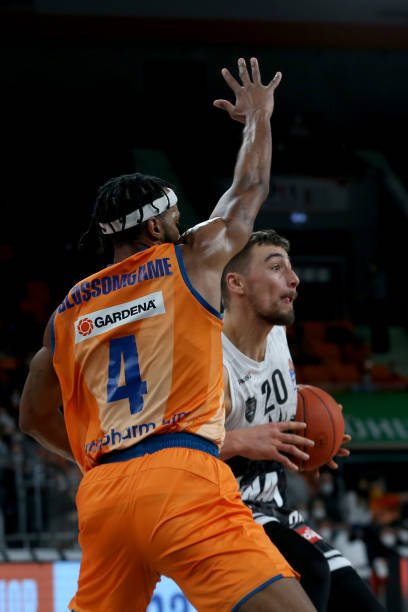 等维度上 等维度上